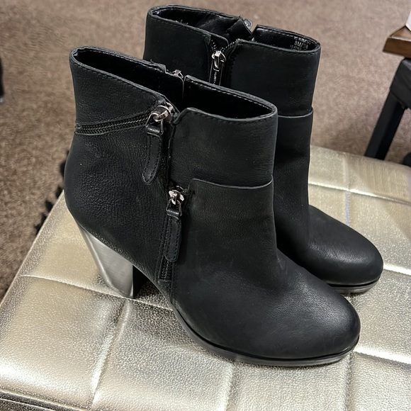 Vince Camuto leather zip boots - Picture 3 of 12